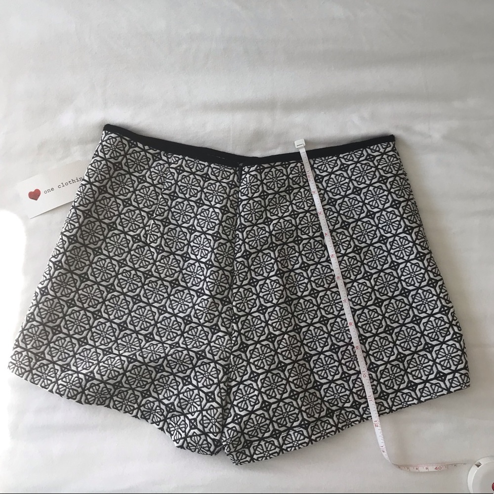 ONE CLOTHING shorts. Sz SMALL. Black&white.